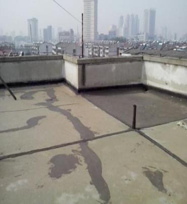 房县漏水维修 楼顶漏水是什么原因，楼顶漏水维修方法是什么?